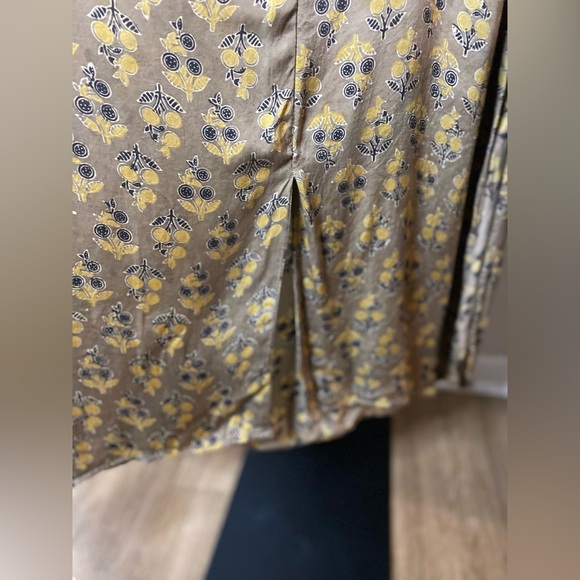 Women Printed Viscose Rayon Straight Kurta Beige - Picture 4 of 14